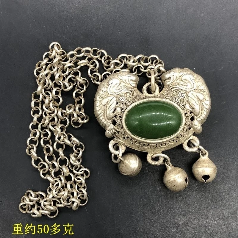 Tibetan-style vintage Tibetan silver pendant with jade inlay, "Hundred Blessings" lock, suitable for sweater chains