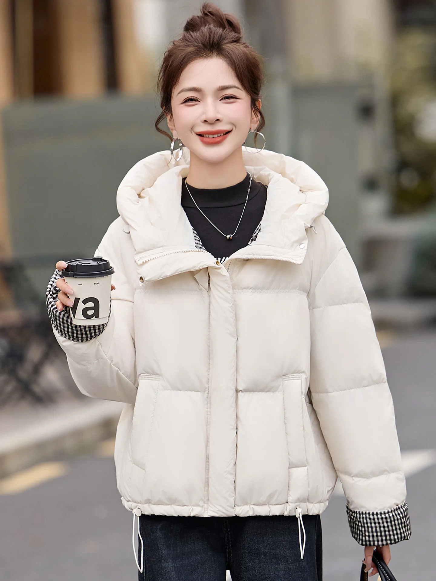 Jaqueta Feminina de Inverno com Capuz, Estilo Xadrez e Retalhos, Solta, Casual, Grossa e Quente, com Enchimento de Pena de Pa...