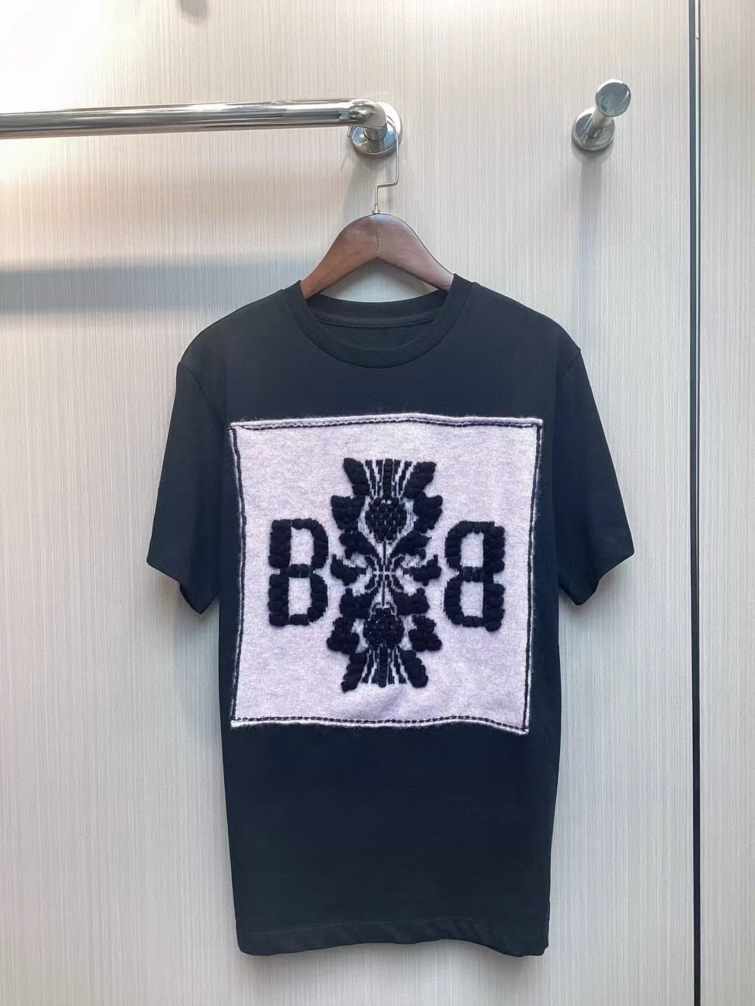

Spring 2025 Faionable Loose Letter ort Sve T-irt Versatile Comfortable Cotton Crew Ne Top for Women Commute Sle