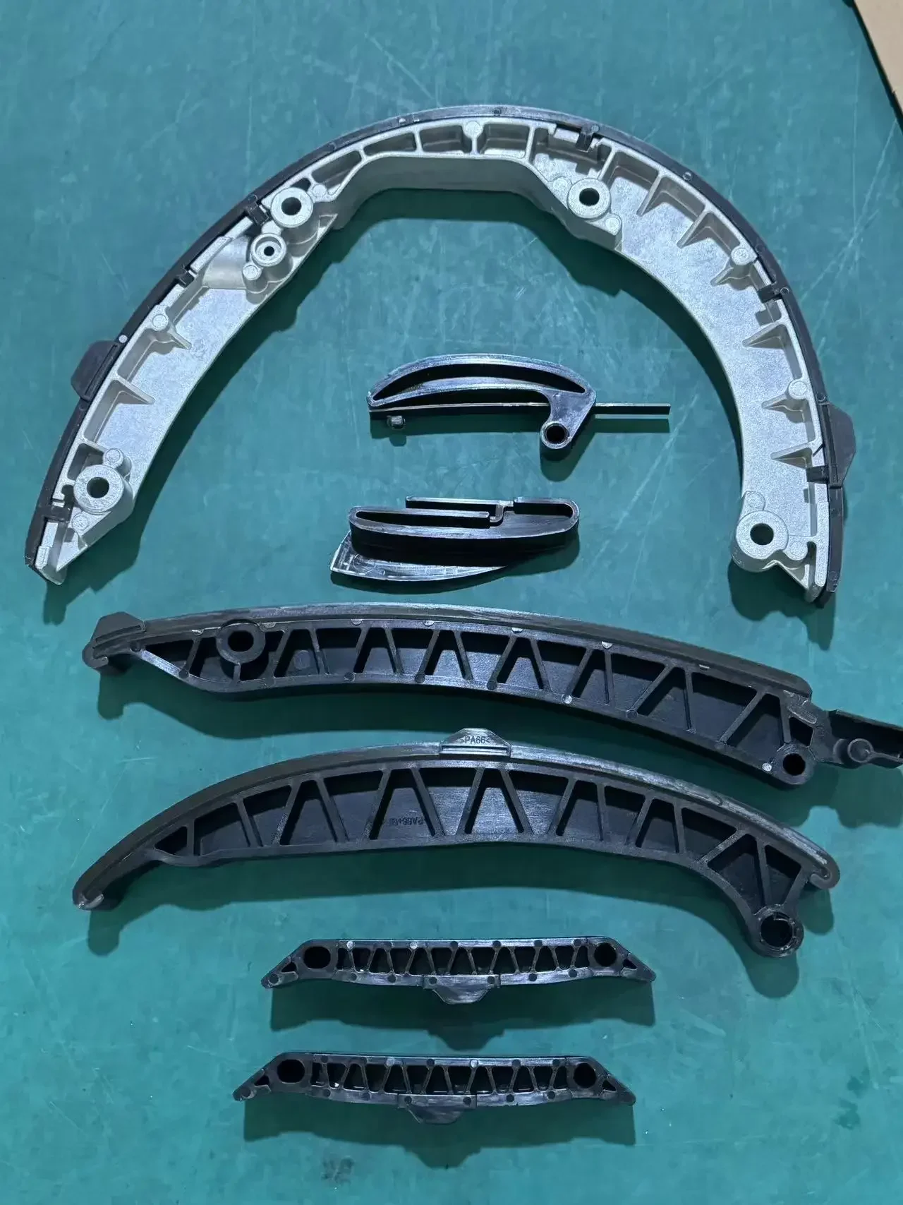 2026 Kusima أعلى جودة رائجة البيع أجزاء محرك السيارات توقيت سلسلة دليل الموتر عدة ل كايين 4.5 #3