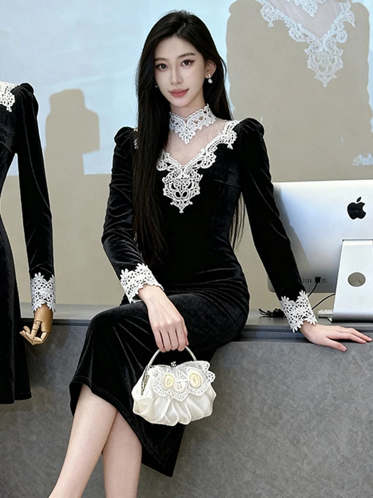 ชุดเดรสกำมะหยี่สีดำแขนพองทรงเข้ารูปความยาวปานกลาง คอสูงผ้าลูกไม้ซีทรู สไตล์หรูหราแบบเรโทร เหมาะสำหรับงานเลี้ยงค็อกเทล งานพรอม