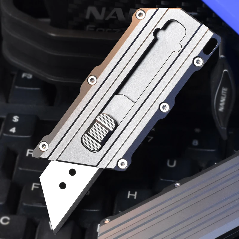 Imagem -01 - Mini Titanium Alloy Multifuncional Push Knife Chaveiro Portátil Cortador de Bolso Facas Utilitárias Pode Substituir a Lâmina Sk5 Box Paper mini titanium alloy multifuncional push knife chaveiro portatil cortador de bolso facas utilitarias pode substituir a lamina sk5 box paper 01