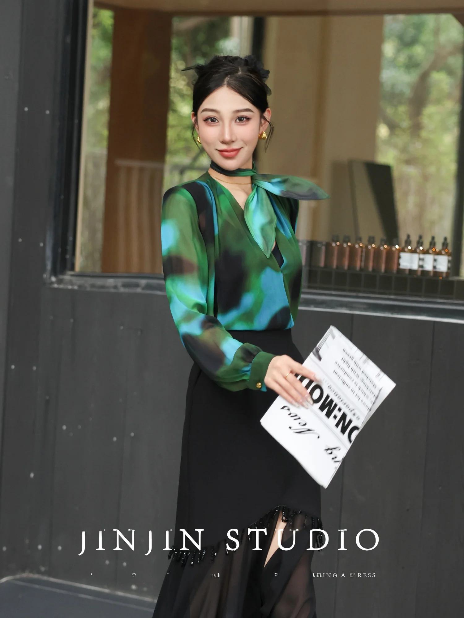 

Модная женская рубашка с градиентным ретро-дизайном, коллекция Весна-Лето 2026, оригинальный дизайн, премиум-качество, полиэстер