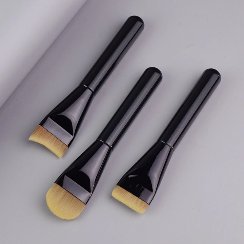 فرش مكياج كريم الأساس فائقة النعومة وشعيرات نايلون لا تسبب الحساسية، فرشاة كريم أساس ذات قوس مسطح مثالية لتحديد الوجه