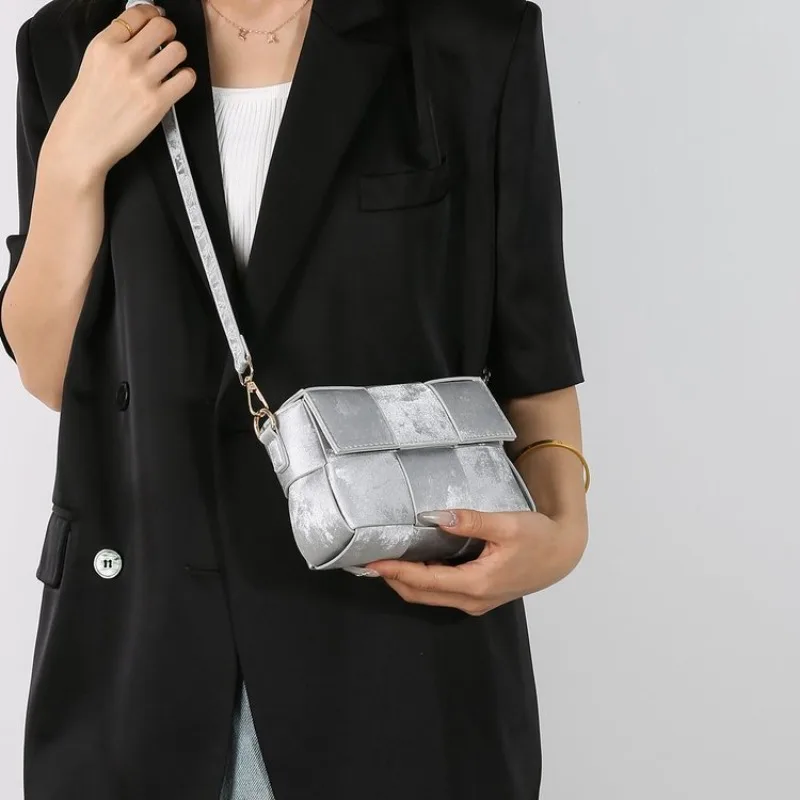 

Стильная кожаная сумка-кроссбоди для женщин Ladies Choice: роскошная винтажная сумка-тоут, минималистичный дизайн, большая вместимость.