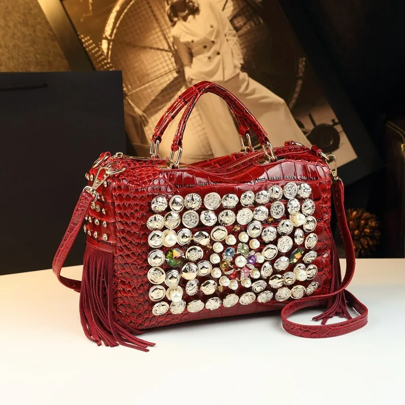 

Модная и элегантная женская вечерняя сумочка с жемчугом, легким роскошным стилем и сумкой на одно плечо большой вместимости.