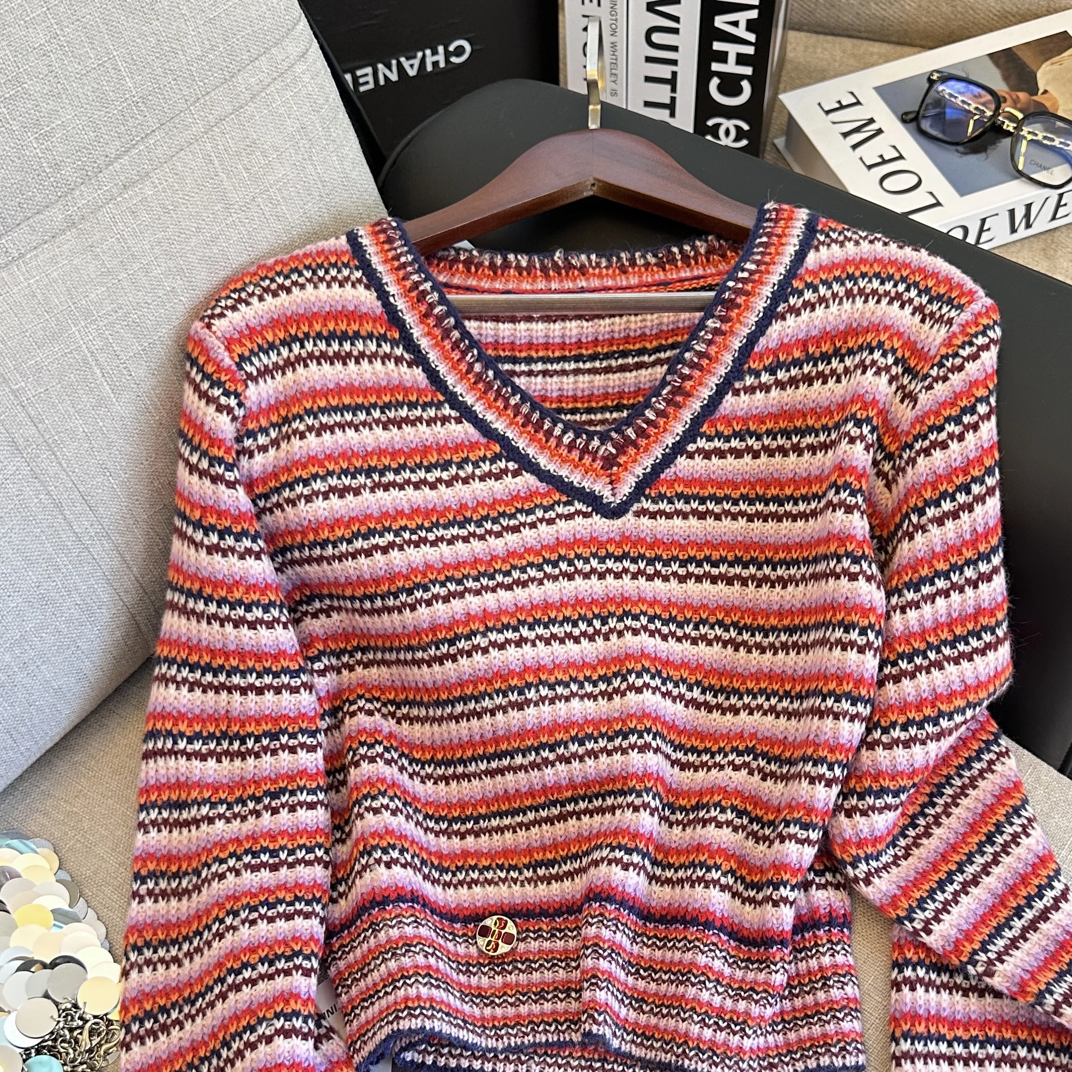 

Pink Striped V-Neck Knitwear Short Style Women's Autumn Winter Fashion Casual Feel Premium Quality Ladies Sweater Top