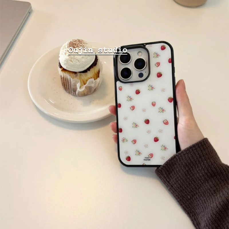 韓国のイチゴの花柄スマホケース iPhone 17 Air  - Strawberry Huller のレビューと価格