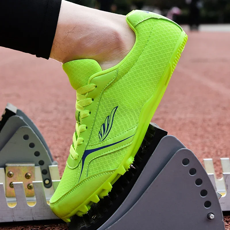 2024 nuevos zapatos de campo de pista de Sprint, zapatillas de deporte con pinchos de talla grande 35-46, zapatillas de correr de Sprint para mujeres, zapatillas transpirables para hombres al aire libre