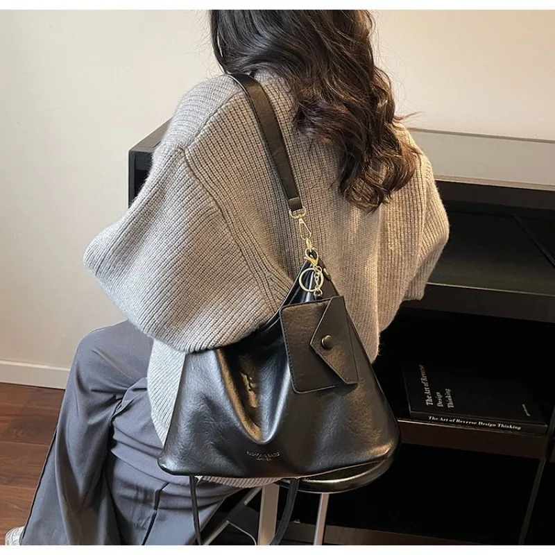 

Nostalgic Fashion Leather Hand Bag Classic Paris Vintage Classic Design Casual Crossbody Tote Bag Retro Vibe Young Ladies Street