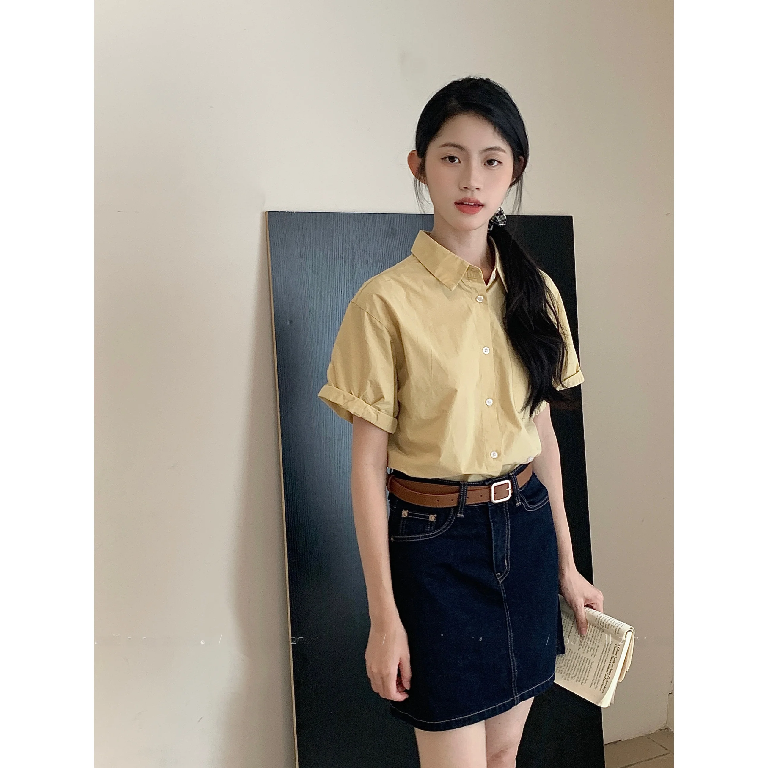 

Хлопковая футболка Sosomall в молочно-желтой расцветке с воротником, свободного кроя, универсальная, повседневная, для работы и отдыха, женская.