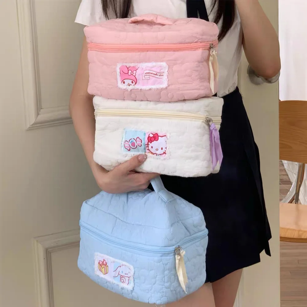 Sanrio Hello Kitty bolsa de maquillaje portátil de gran capacidad dibujos animados Cinnamoroll mujeres viaje cuidado de la piel lápiz labial bolsas de almacenamiento regalos