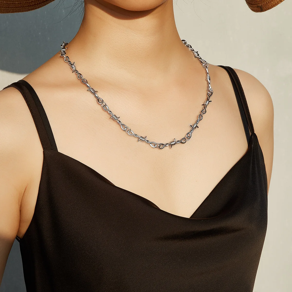 Small Wire Brambles Iron Unisex Choker Necklace Women Hip-hop Gothic Punk Barbed Wire Little Thorns Chain Choker Jewelry Gifts