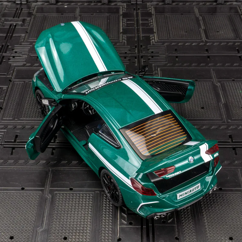 Modelo de carro de liga M8 de simulação 1:24 com feedback de som e luz, portas e capô do motor, porta-malas pode ser aberto