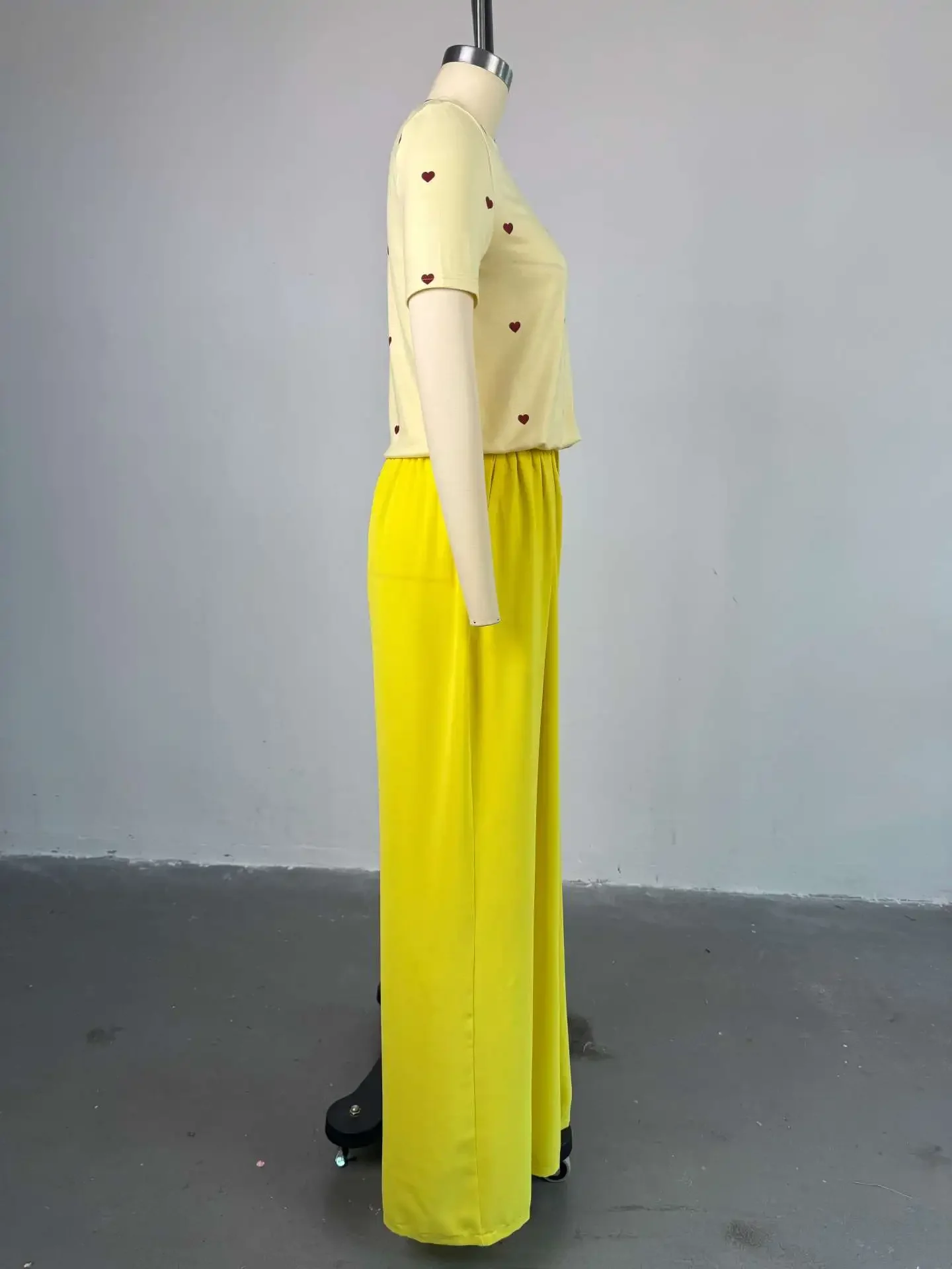 طقم سراويل نسائية صيفية جديدة موديل 2025 مكونة من قطعتين ورقبة دائرية وأكمام قصيرة وواسعة الساق #3