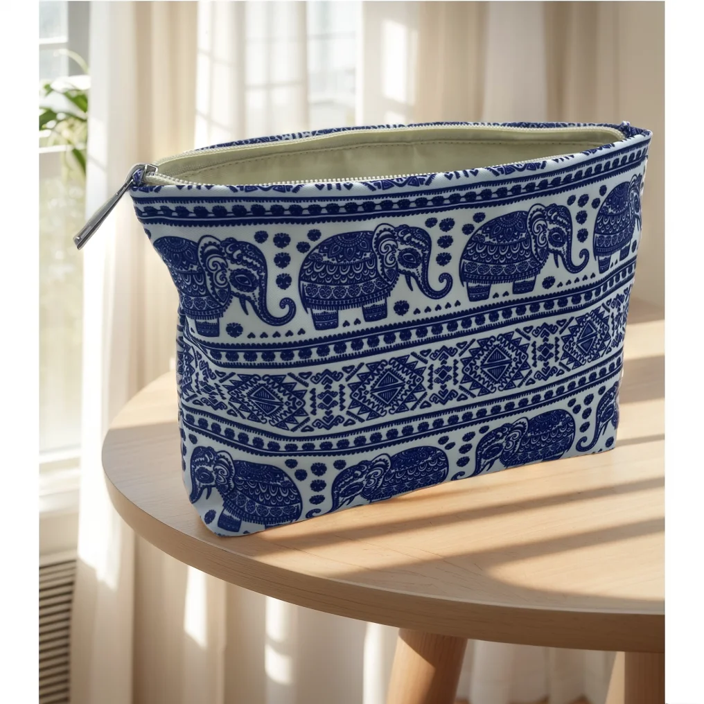 Borsa cosmetica vibrante con stampa di elefanti bohémien, borsa da toilette da viaggio portatile da donna, Organizer da toilette blu e bianco con