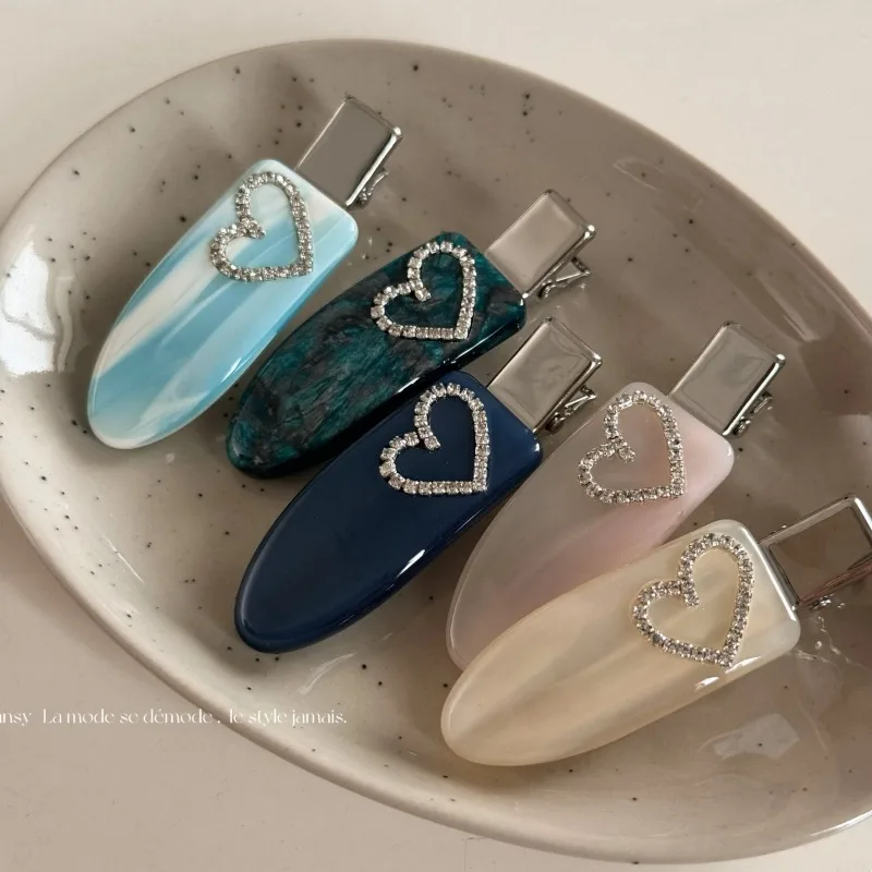 

1 Piece Sparkly Crystal Heart Acetate Hair Clips for Girls Sweet American Duckbill Clip Hairpin for Elegant Hair Accessories