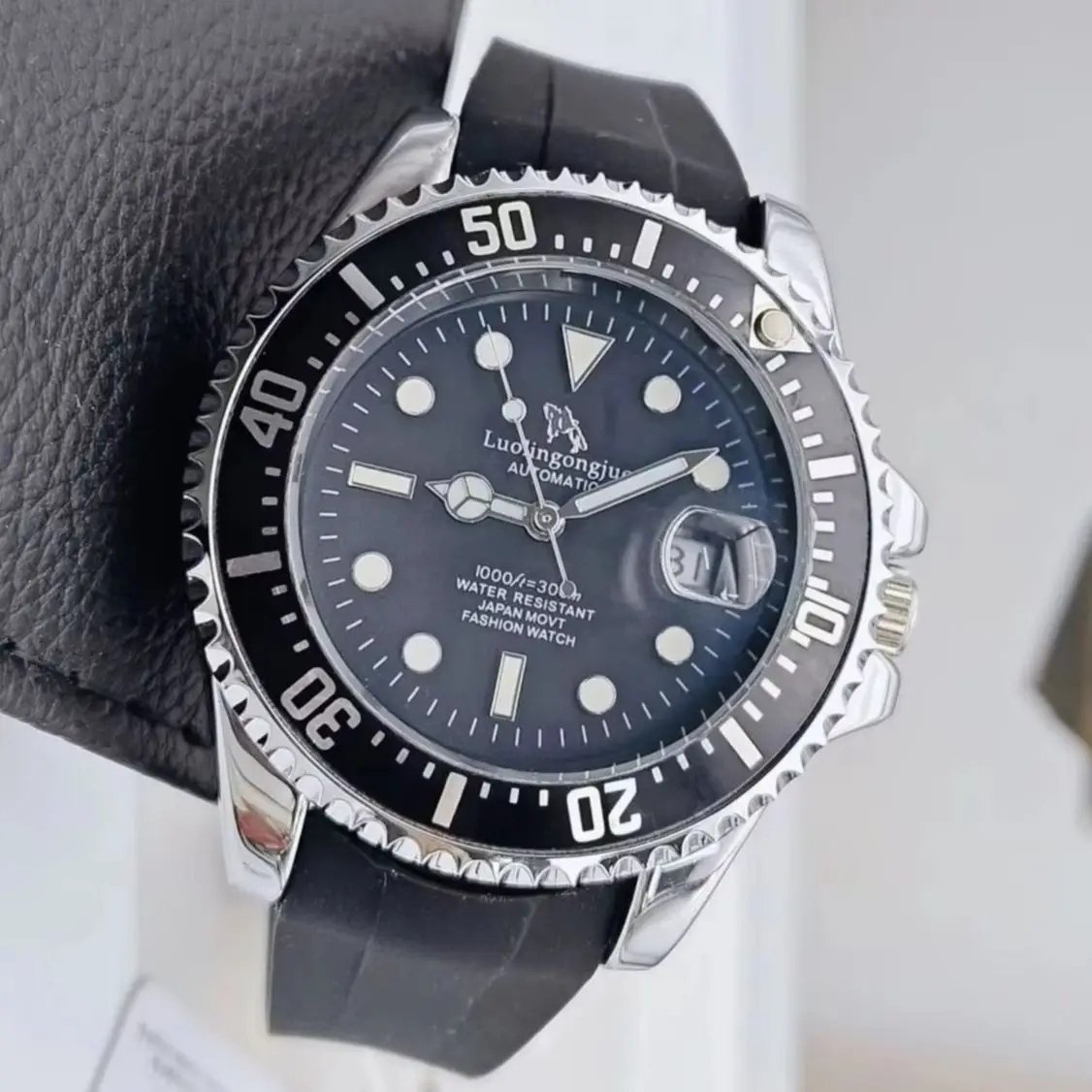 

High-End Luxury Men's Mechanical Watch, Round Dial, Automatic Winding, Skeleton Design, Silicone Strap, Luminous Waterproof Calendar Display, Fashionable, Casual, Simple, Stylish, and Handsome Men's Watch, Suitable for Various Occasions