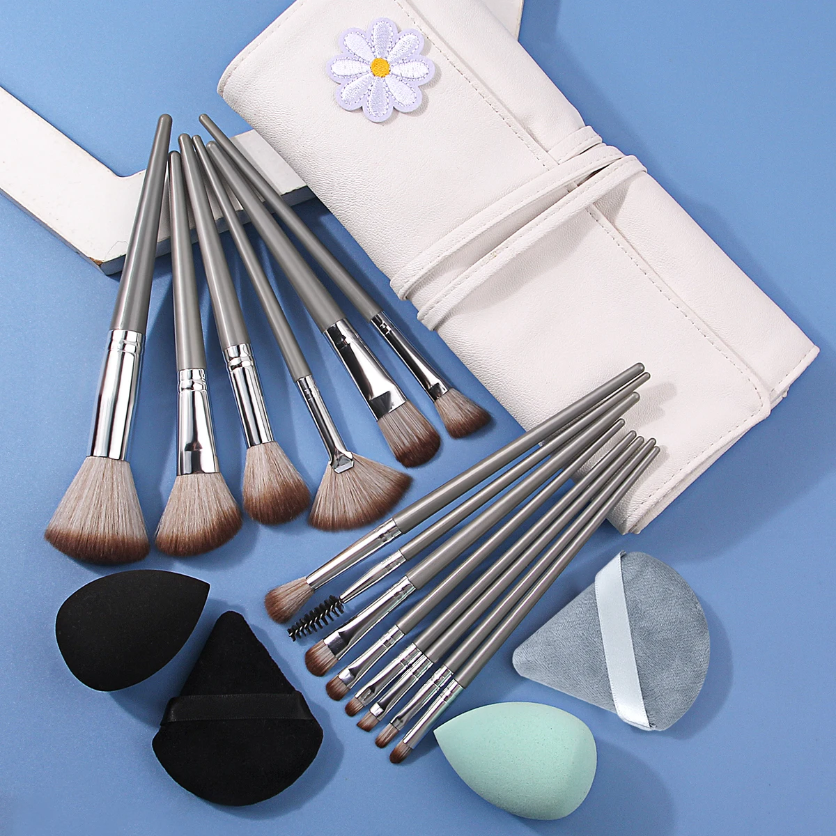 Ensemble de pinceaux de maquillage professionnels 19 pièces: pinceau de maquillage facial multifonctionnel + bouffée de poudre d'éponge de maquillage + sac de sangle de pinceau de maquillage