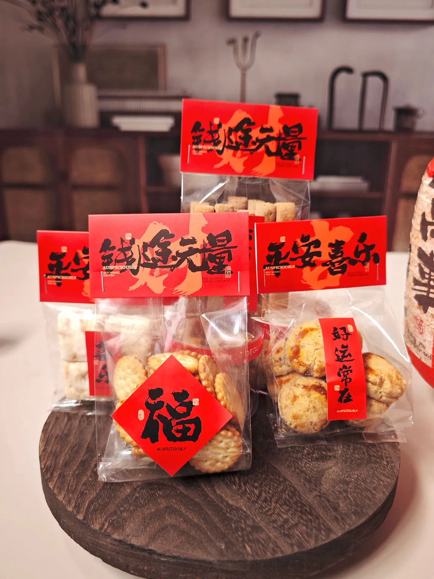 

Новогодняя подарочная упаковка: пакеты для печенья и конфет, бумажные пакеты для наполнения, карточки-снежинки для печенья, инструменты для выпечки DIY