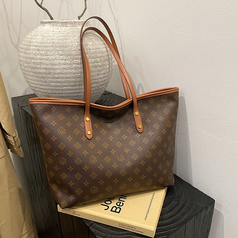 

Large Capacity Shoulder Bag Women's PU Leather Handbag for Commuting and Casual Use Versatile Tote Bag