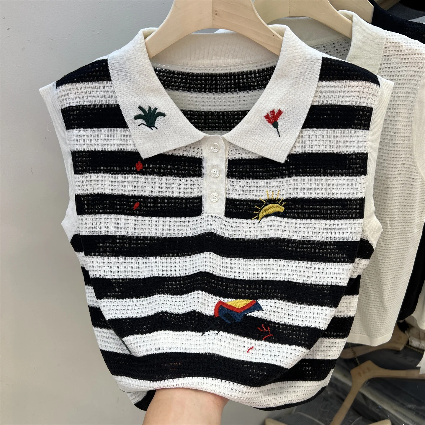 

Summer New Sle Women's Loose Knitted T-irt Svel Embroidered irt Faionable Vest Korean Version Cotton irt