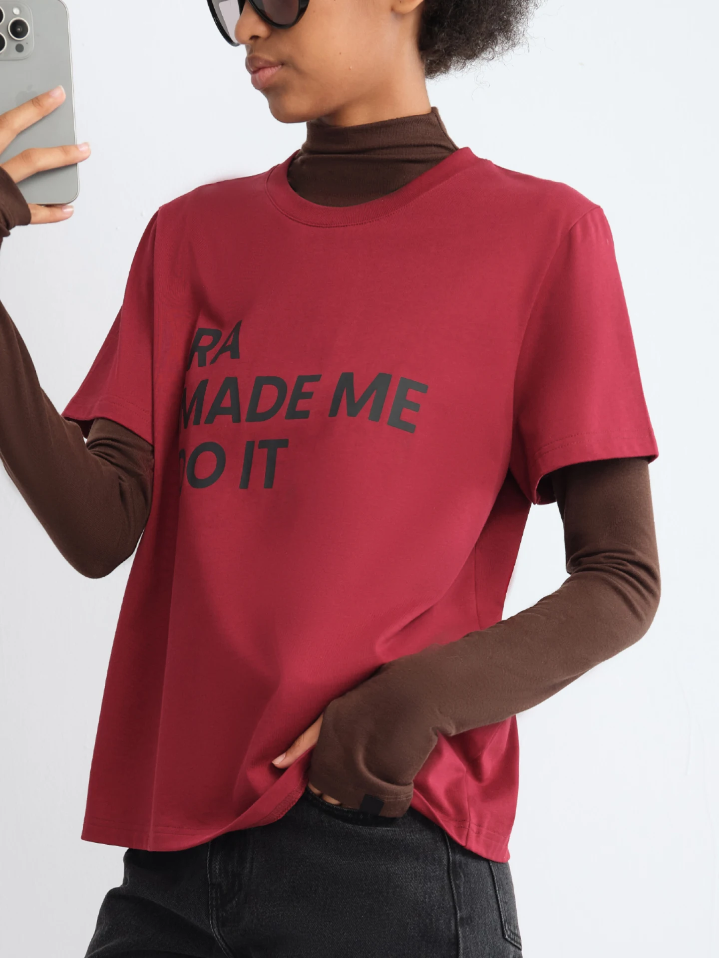 

Rarely Alike Anniversary Limited Edition T-irt White Wine Red Light ey Casual Loose Fit Cotton ort Sve Printed