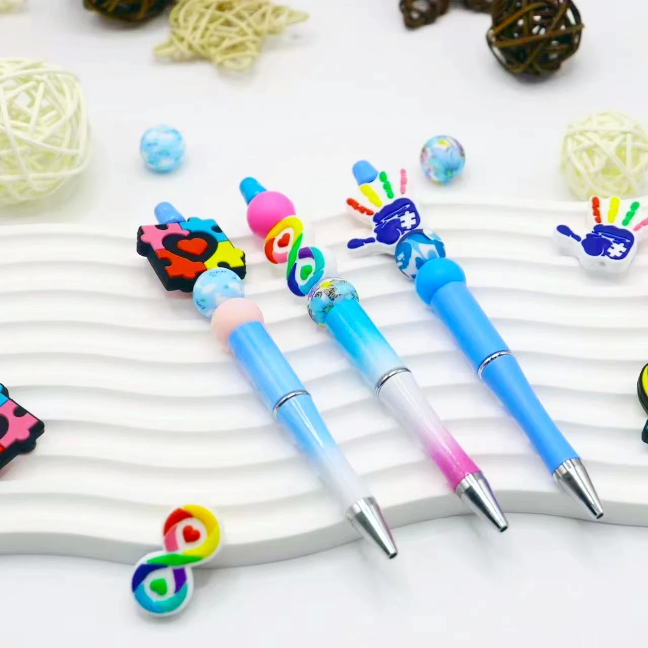 6PCS New Creative Care Autism Awareness Rainbow Puzzle Theme DIY Silicone Beads&Ballpoint Pen Set，Office&Study Supply