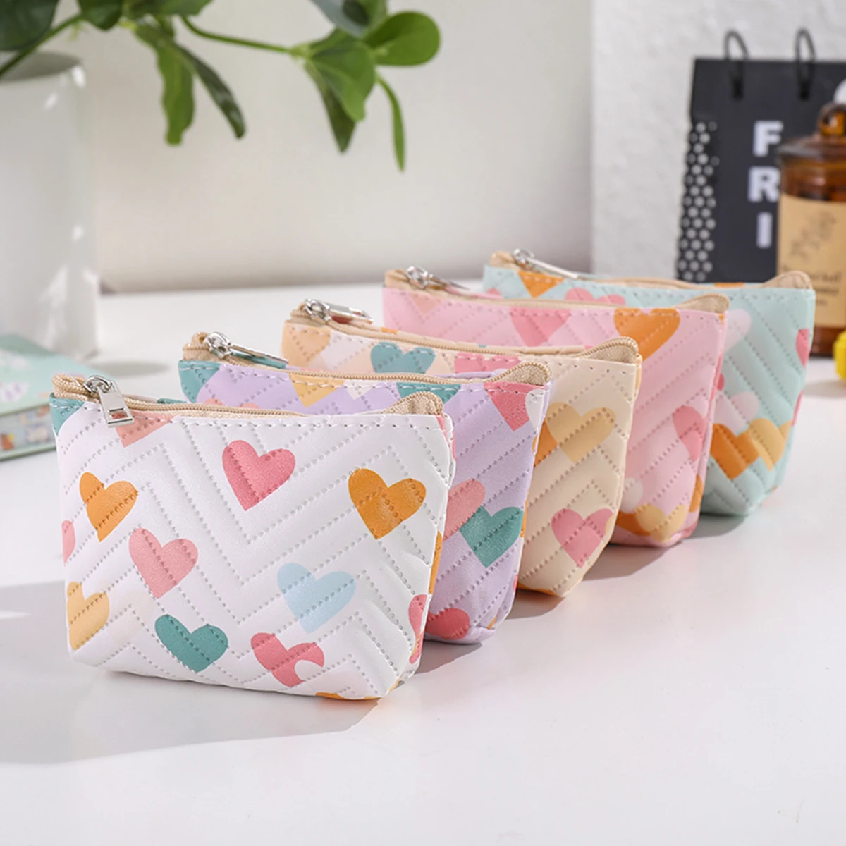 

Cute heart-shaped print mini makeup bag, suitable for lipstick, jewelry, and outdoor portable storage, a delicate gift for her
