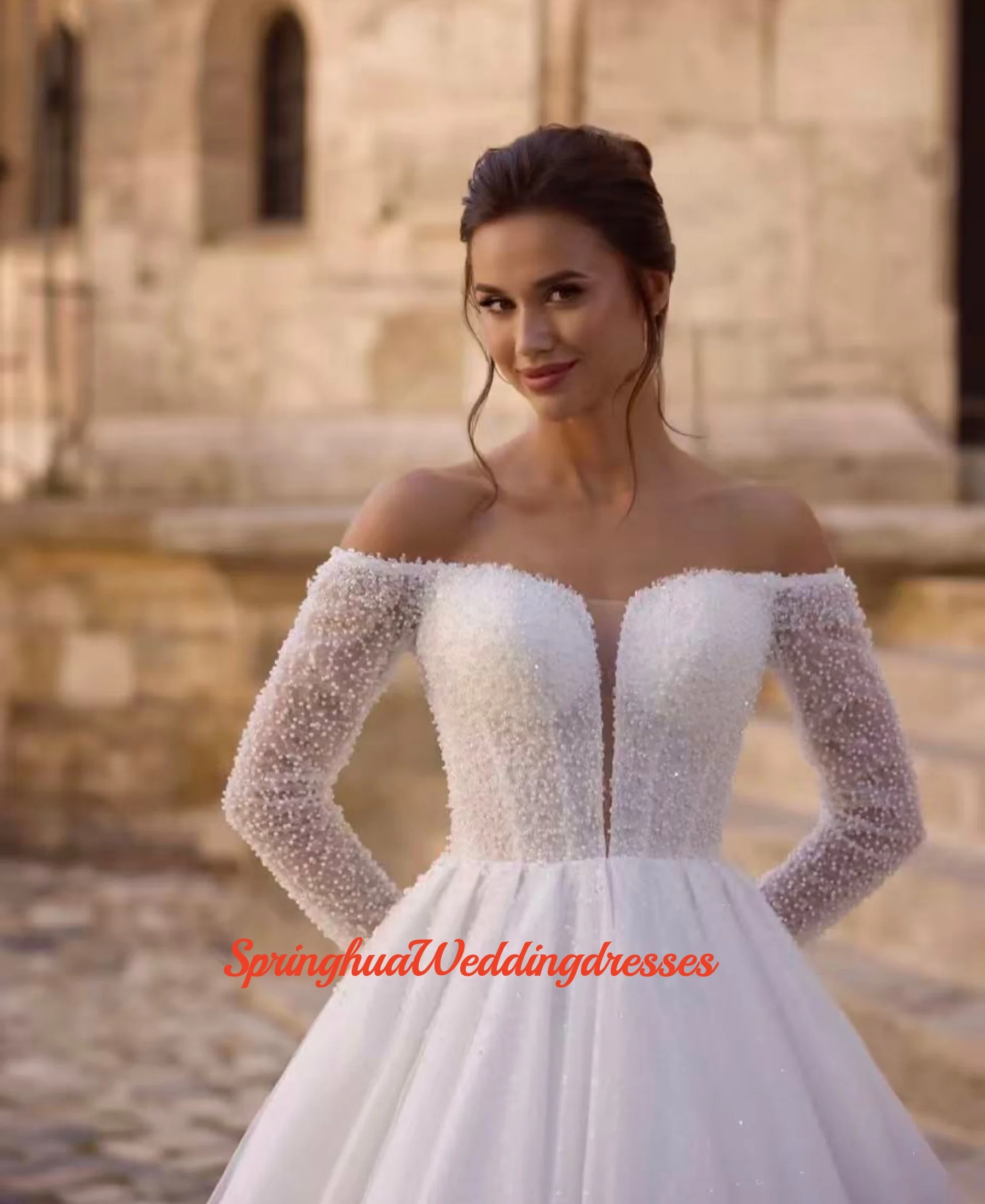 

Индивидуальное свадебное платье А-силуэта с вырезом «сердечко», расшитое бисером, с великолепными аппликациями и шлейфом, в стиле принцессы