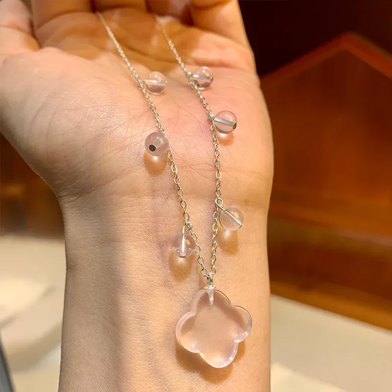 Crystal necklace Mozambique powder crystal four-leaf clover silver chain small light bulb niche temperament transparent water