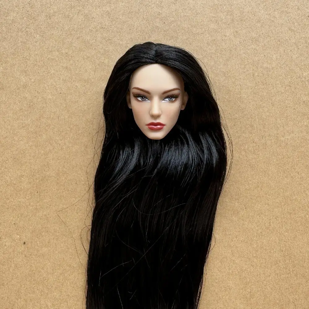 1/6 Modell-Puppenköpfe mit Sommersprossen und buntem Haar, erhältlich in den Hauttönen Braun, Weiß und Beige für die Puppenherstellung. – Detail 5