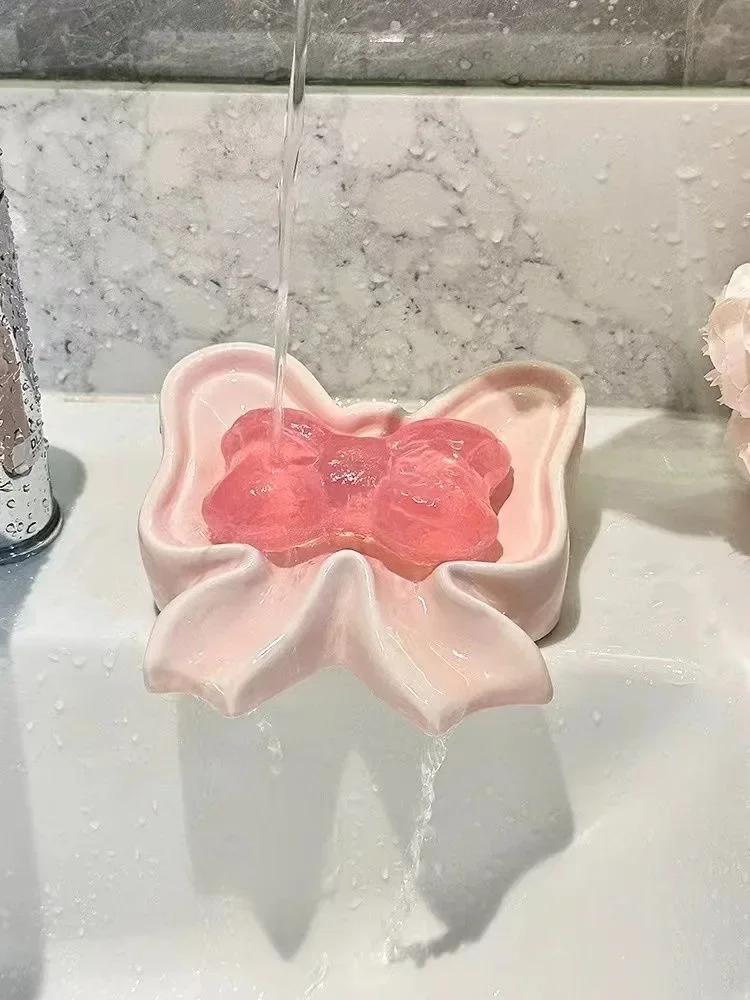 NEW 1PC Ceramic Bow Tie Shape Shower Soap Holder Drain Soap Dish Bathroom Accessories Supplies Water Guide Dish Storage Plate