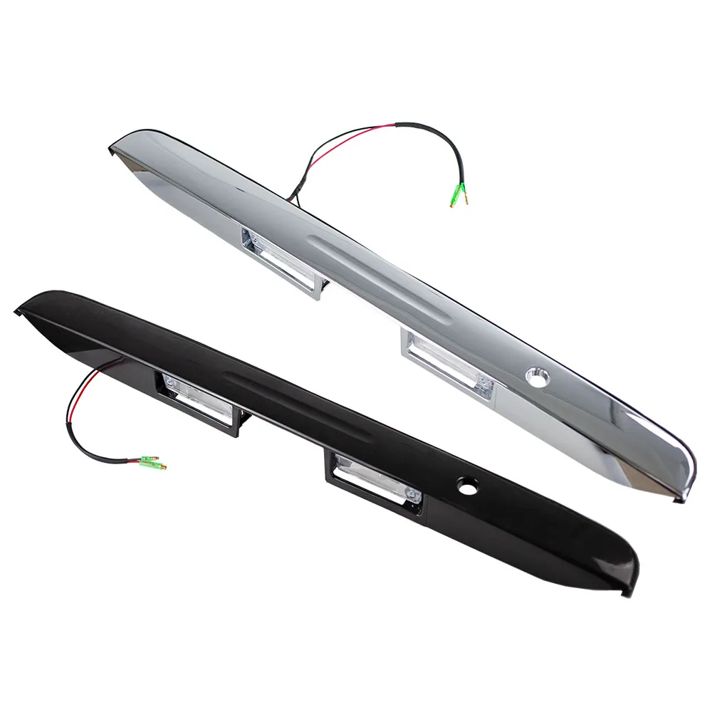 1 szt. Blaszany zespół lampka tablicy rejestracyjnej tylnego, chromowany, na Toyota Hiace 2005-2018 76811-26160; 76811-26130; 81695-26010