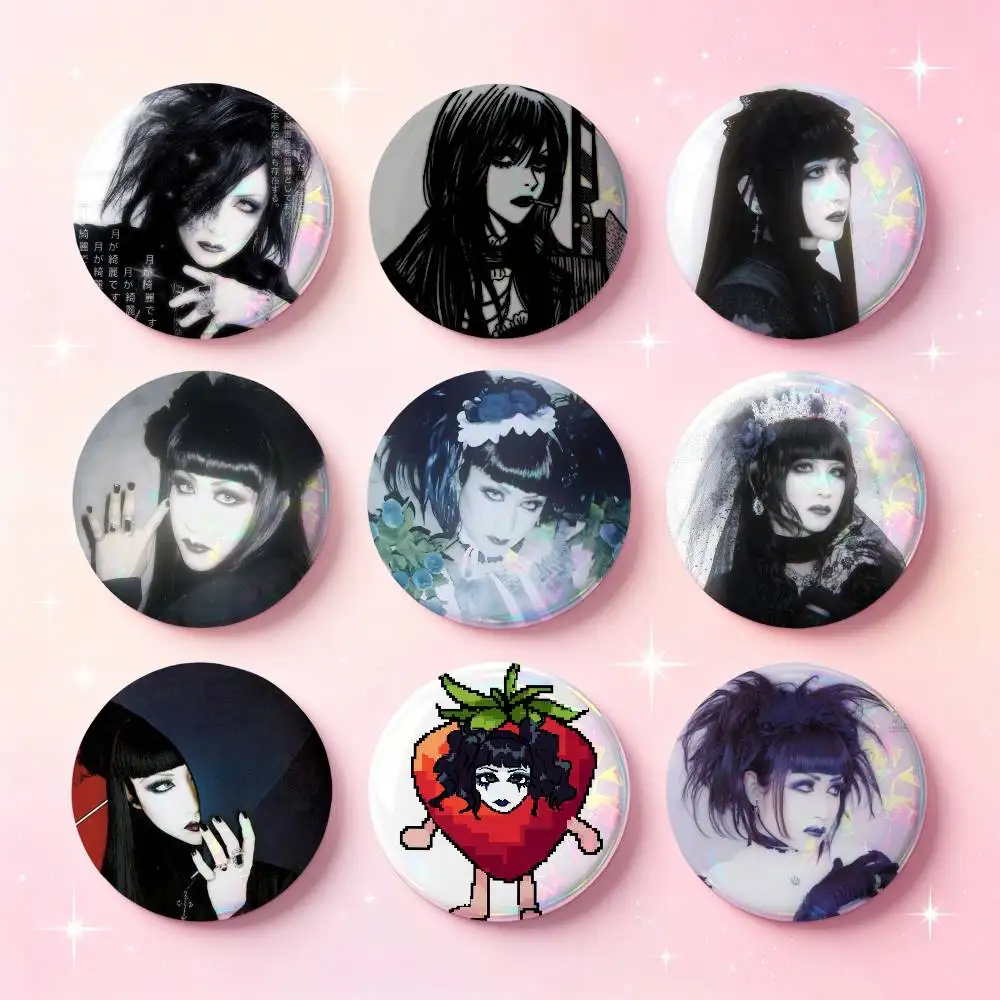 Mana M-Malice Gothic Mizer Badges 25 32 44 58 75 Mm Round Cosplay Pin Bag Decor Fans Collect Friends Gifts Brooch Souvenir