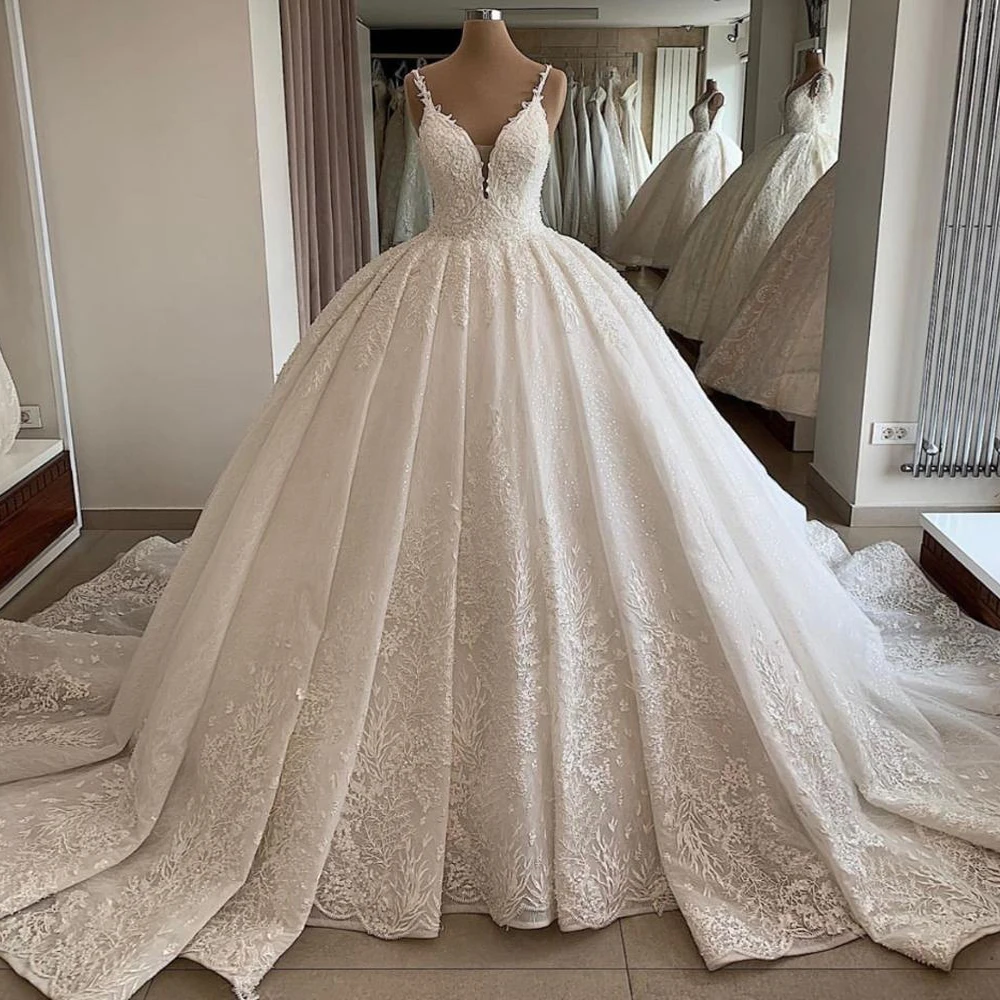 

Charming V Neck Lace Applique Ballgown Wedding Dress Chapel Train Spaghetti Strap Plus Size Puffy Vestidos De Novia Bridal Gown