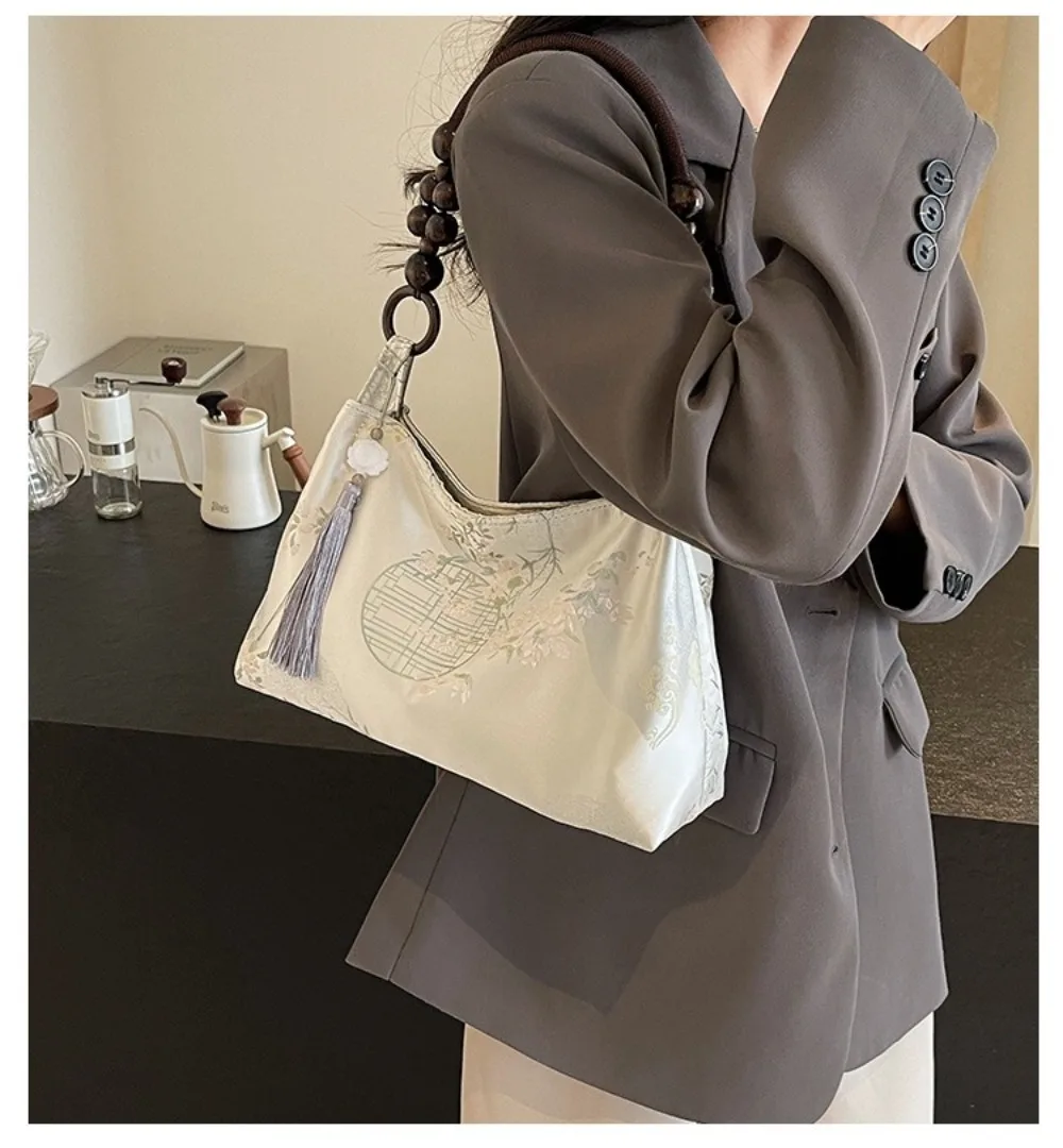 � Mittlere Kapazität ​ Damen-Schultertasche mit Stickerei ​ ​ Ethnische Muster-Stickerei ​ Nähgarn für Handarbeiten ​ ​ Quasten-Anhänger-Tasche ​ – Detail 12