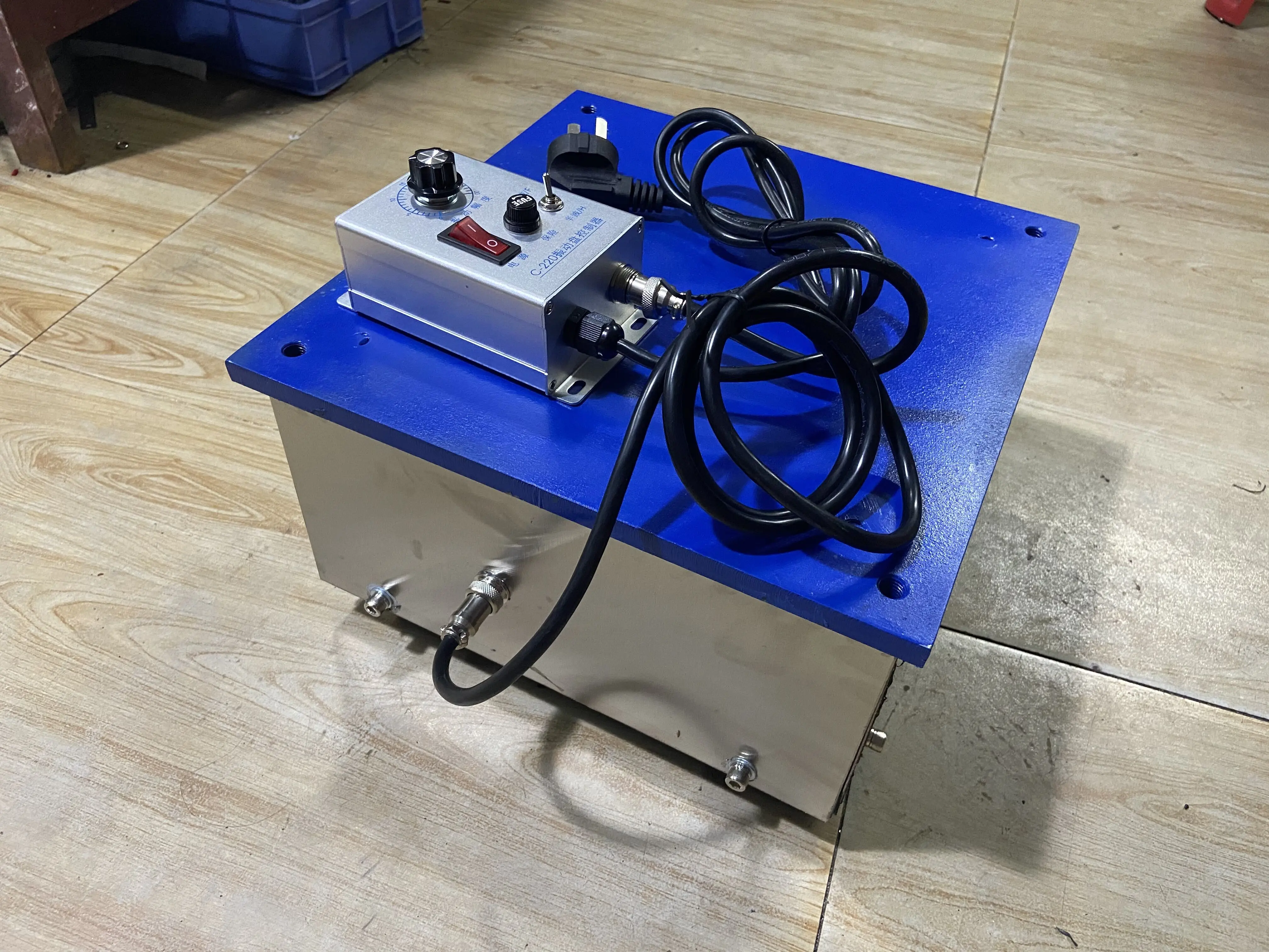 Electromagnetic Vibrating Platform with 100% Copper Coil, for Industrial Sorting, Feeding, Conveying