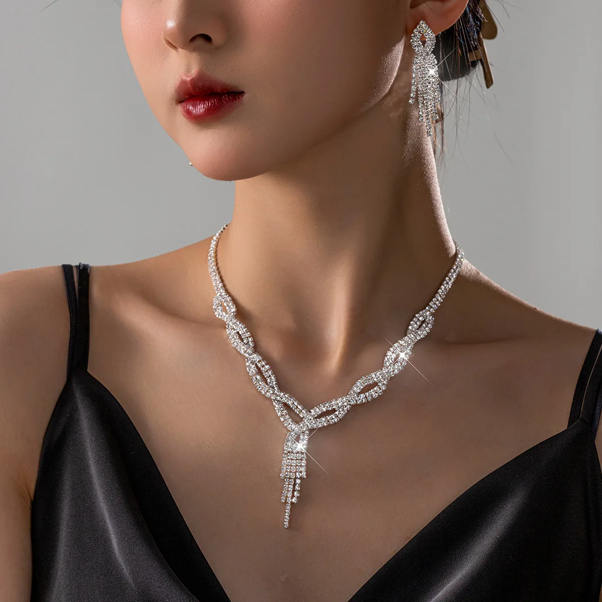 

Two-piece set of exquisite claw chain necklace exaggerated 1 necklace set two-piece set of water drop neck chain dinner bride