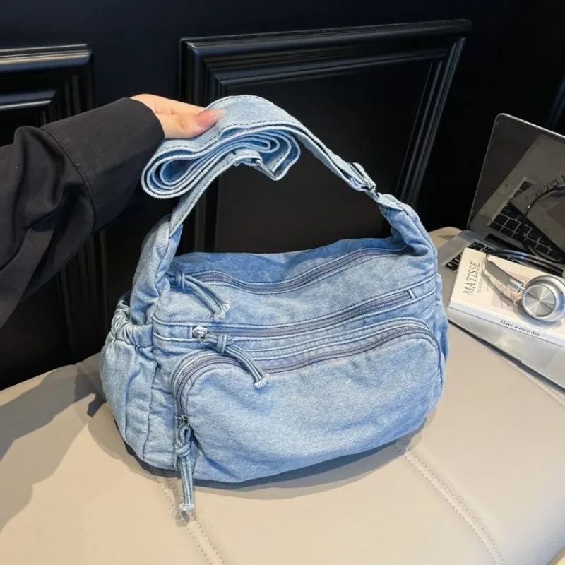 

Elegant Minimalist Messenger Purse With Paris Fashion Influence And Solid Color Also Functions As A Practical Women's Diaper Bag