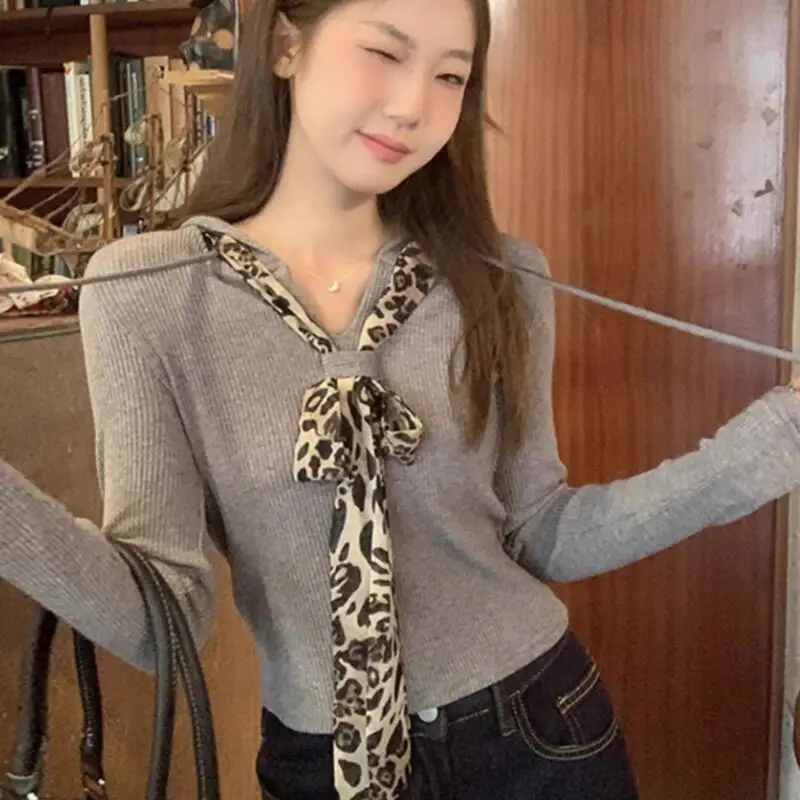 

Сексуальная футболка в стиле Pure Desire с v-образным вырезом и леопардовым принтом, футболка с длинными рукавами, базовая рубашка, женская осенняя мода, универсальный топ