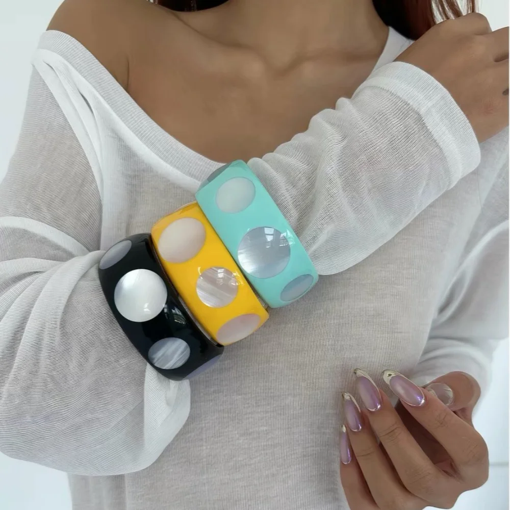 Y2K Retro Polka Dot Resin Wide Bangle Bracelet Women Natural Shell Inlay Glossy Cuff Bracelet Candy  Beach Vacation Jewelry