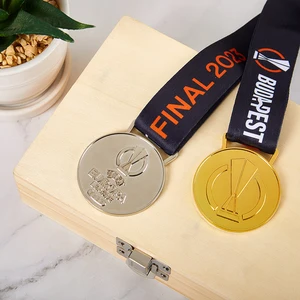 أفضل 5 مبيعات لميداليات دوري أبطال أوروبا - رقم 1