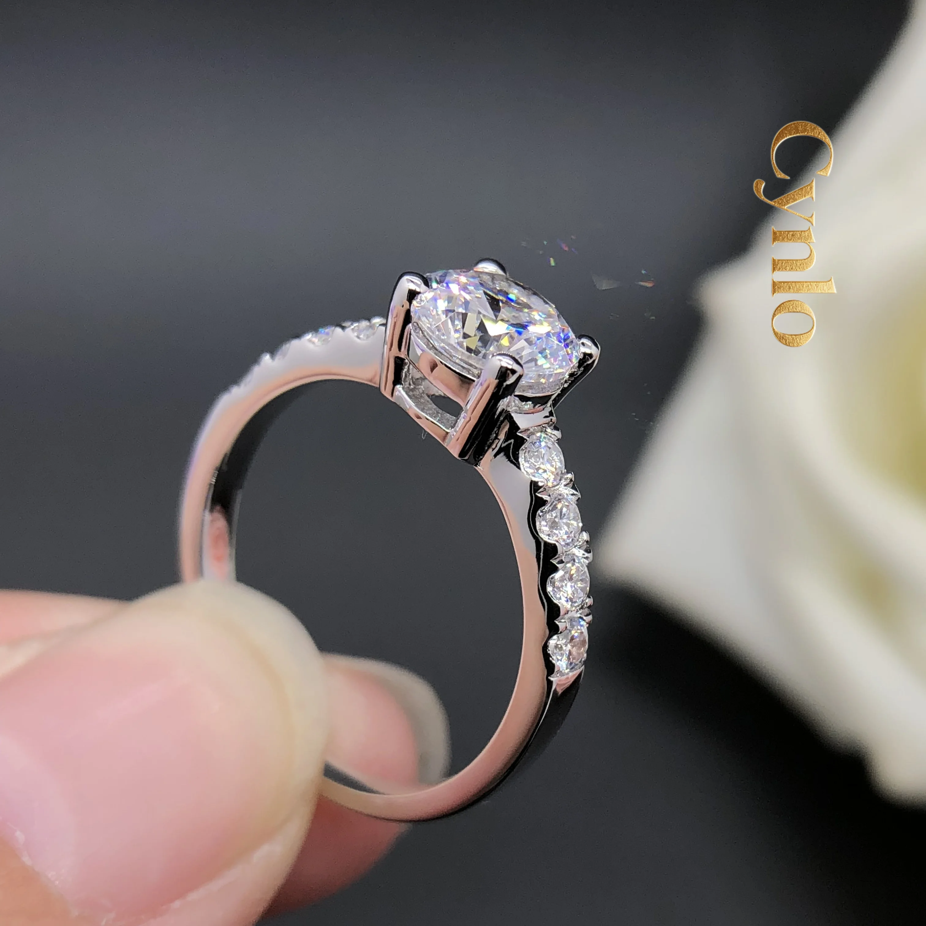 

Cynlo Jewelry Test Positive Moissanite Jewelry 1Ct Round Cut D VVS1 Moissanite Diamond Engagement Ring 14K White Gold Ring AU585