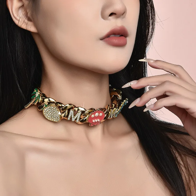 Una collana multiuso hip-hop alla moda con diamanti pieni per uomini e donne