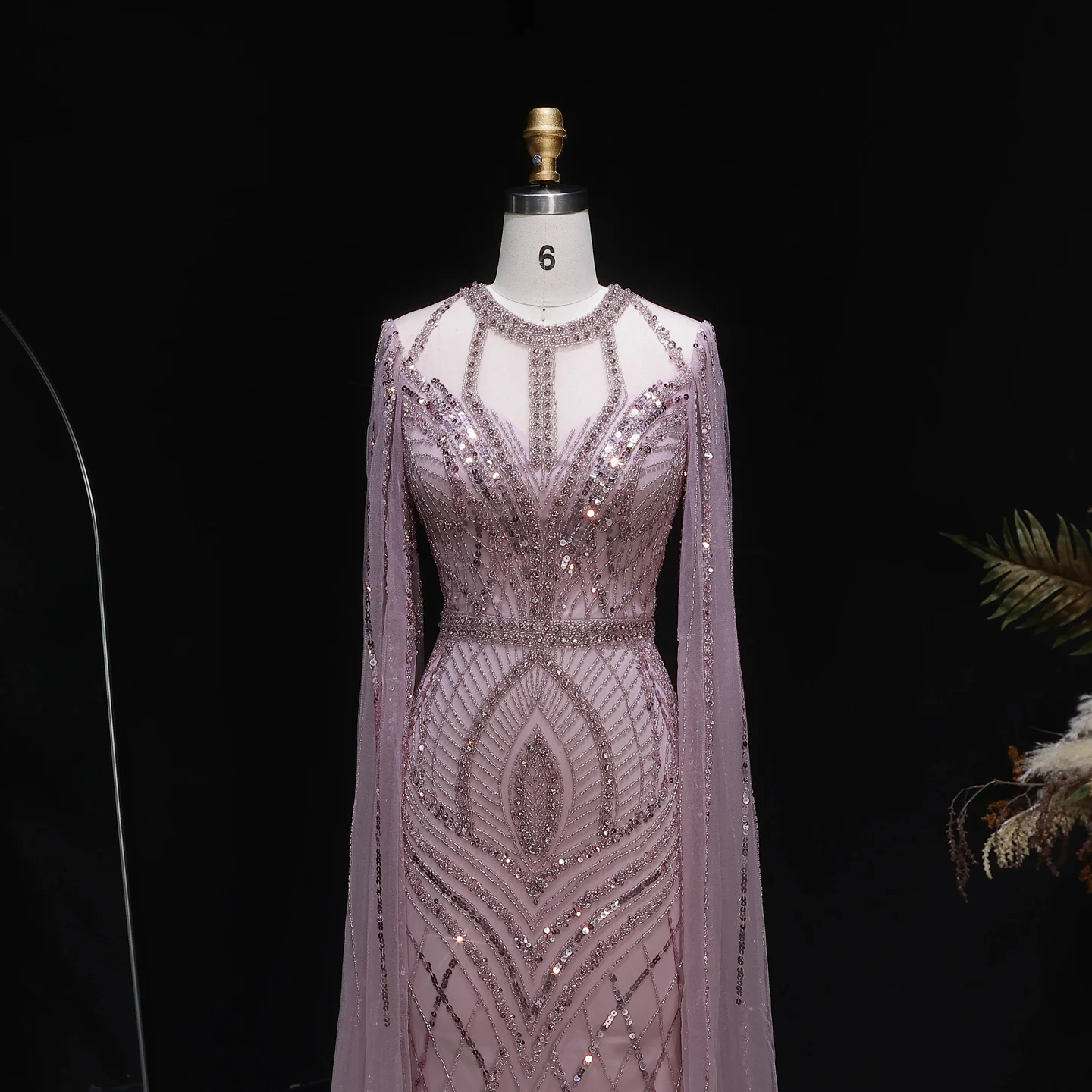 Sharon Said Luxuriöses Rosa O-Ausschnitt Etuikleid mit Cape-Ärmeln, Paillettenbesetztes Abendkleid für Damen SS126 Maßanfertigung – Detail 5