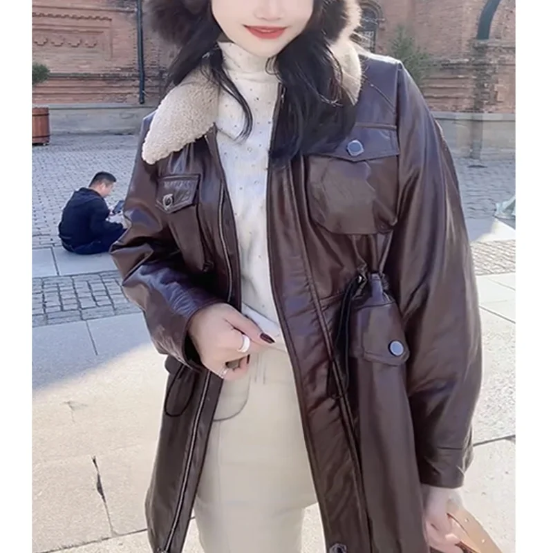 Winter 2024 Women's Leather Jaet Medium Length Cotton Lined Fur Collar Coat Thiened eepskin Zipper Closure Commute Sle