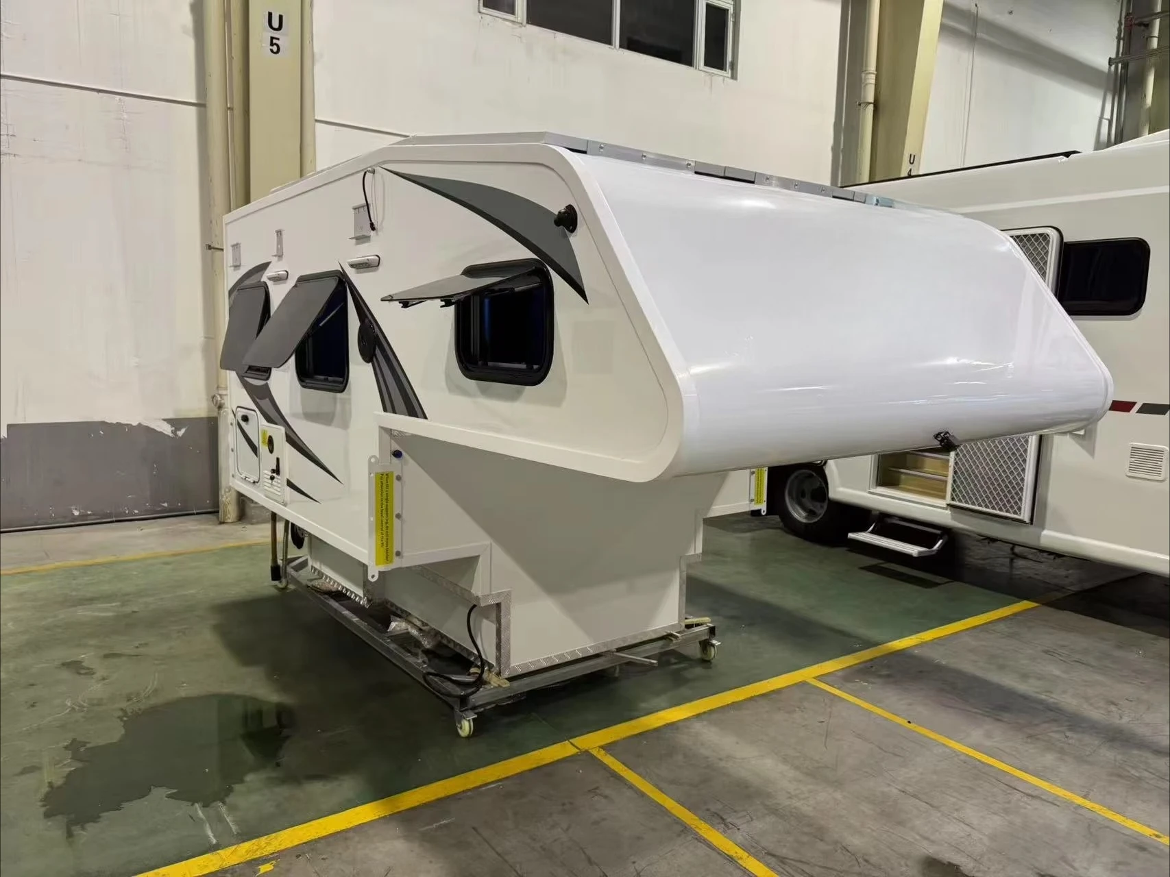 4X4 Slide-In Mini Caravan Pick-Up Truck Camper Foldable Roof Lightweight Rooftop Awning & Tent Outdoor Camping Travel