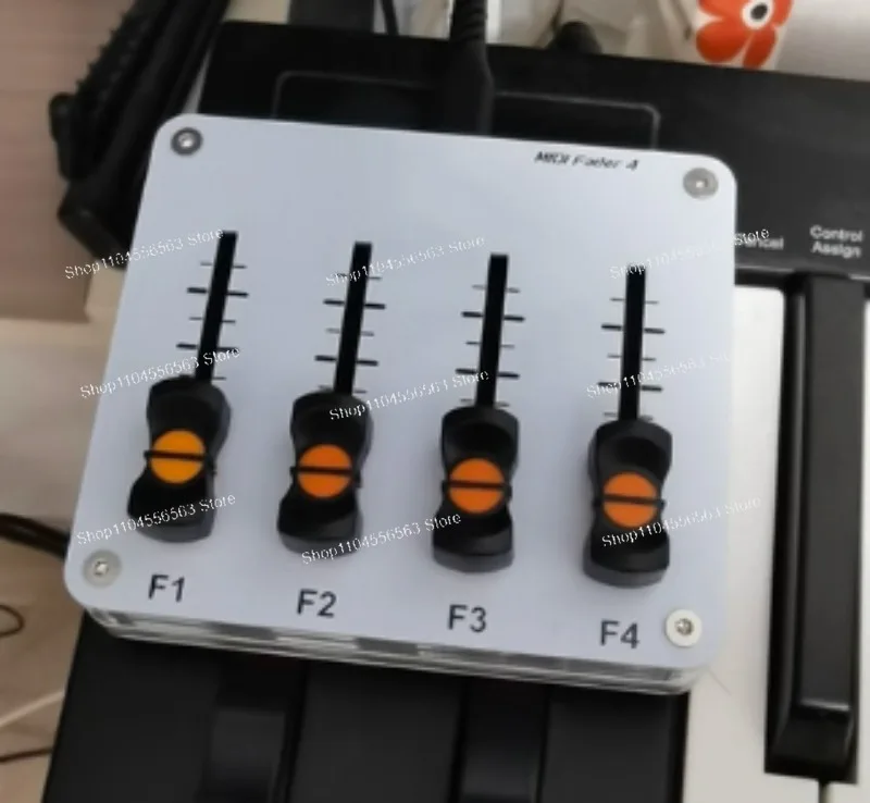 

4-канальный MIDI-контроллер с фейдерами 42 мм, USB-интерфейсом и программным обеспечением для музыкальных хостов