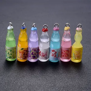 10pcs Plastic Pop Cola Bebidas Bebidas Charmas Jugo Alcohol Lemonada Botella Pendientes para joyas que hacen mini manualidades 8 mejores encantos de bebidas de ventas - №2